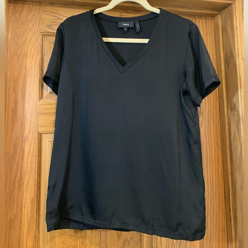 Theory • black • v neck T-shirt • Dayne B